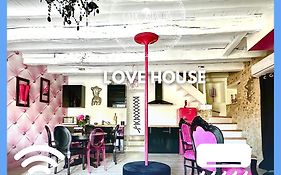 Caporizon-Lov'Bnb-La Seule Love House De Dordogne